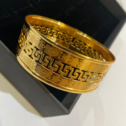 Golden Classy Bangle