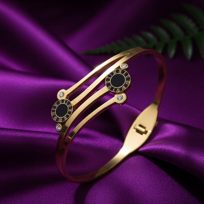 Roman Cuff