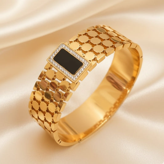 Trendy Black Gold Handcuff
